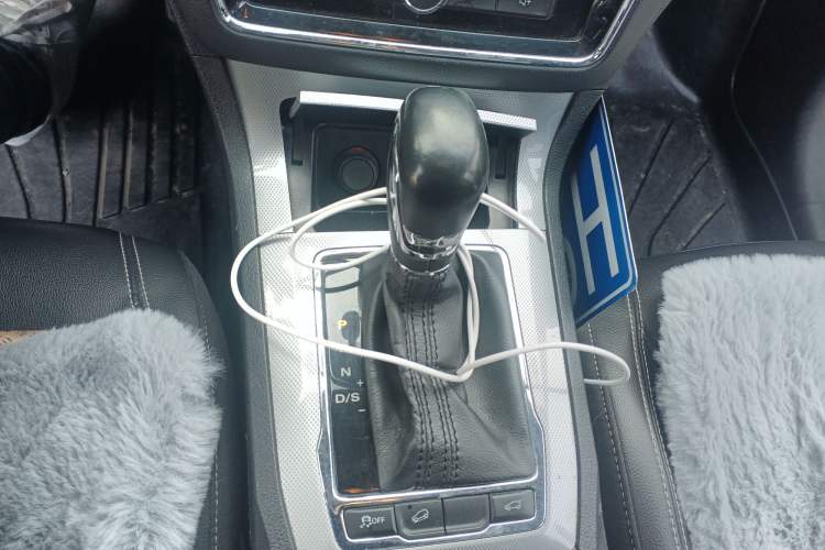 Used Roewe RX5 2018 20T Two-Wheel Drive Automatic Internet Smart Edition