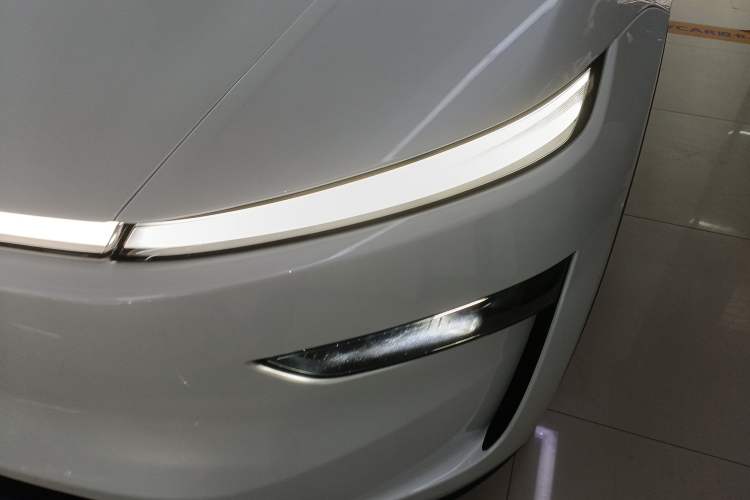 Used Tesla Model Y 2025 Long-Range All-Wheel-Drive Version
