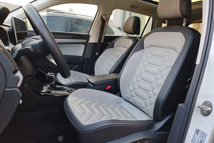 Used Volkswagen Tayron 2023 300TSI Two-Wheel-Drive Luxury Plus Advanced Edition
