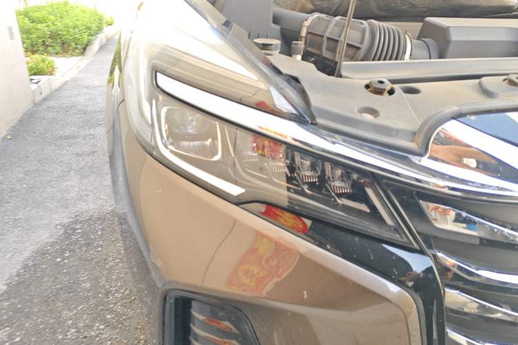 Used Buick GL8 2023 Facelifted Land Cruiser Executive Luxury Version Right Front Headlight