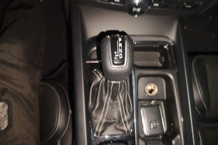 Used Volvo XC60 2019 T5 4x4 Smart & Dynamic Sport Edition China VI Standard
