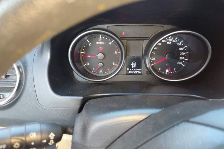 Used Haval H6 2014 Upgraded Model 2.0T Diesel Manual Two-Wheel Drive Urban Version