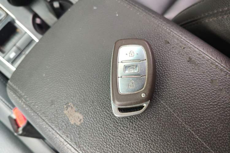 Used Hyundai Tucson 2015 1.6T Dual-Clutch Two-Wheel-Drive Smart Model Vehicle Key