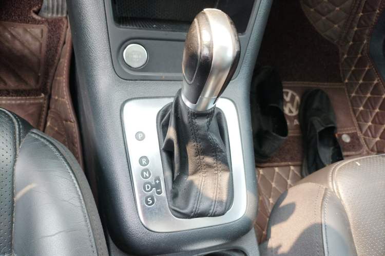 Used Volkswagen Tiguan 2015 1.8TSI Automatic Two-Wheel Drive Luxury Model Gear Lever