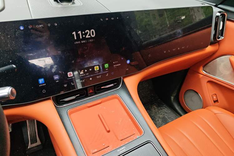 Used Hima AITO M8 2025 Extended-Range Max+ Version 53.4 kWh 6-Seater Edition Audio And AC Panel