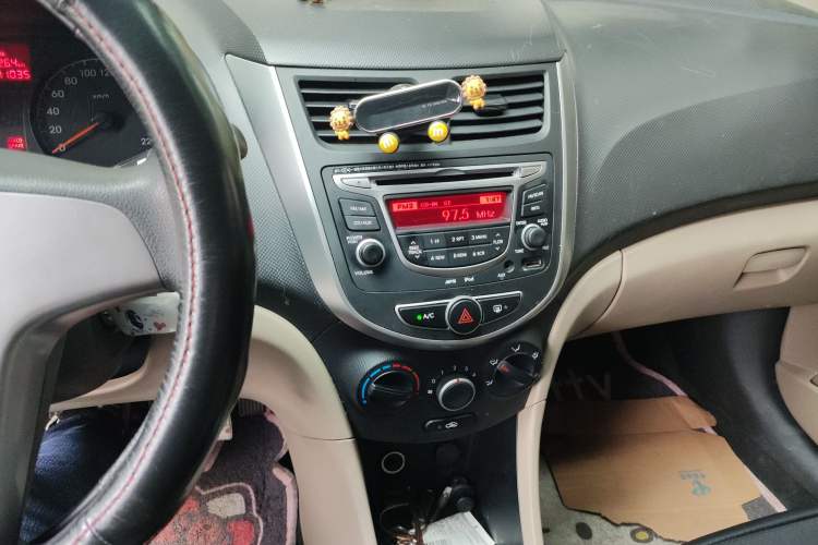 Used Hyundai Verna (older generation) 2014 1.4L Manual Smart GLS Trim