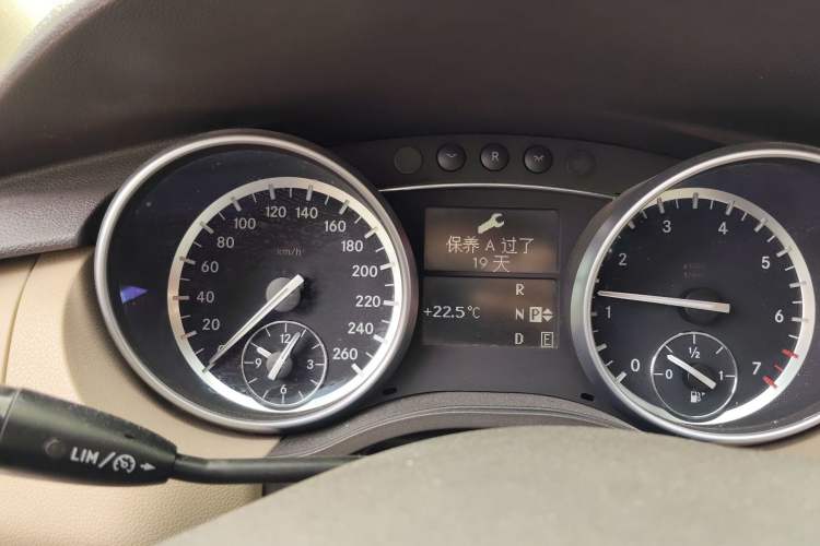 Used Mercedes-Benz R-Class 2014 R 320 4MATIC Luxury Model Instrument Cluster