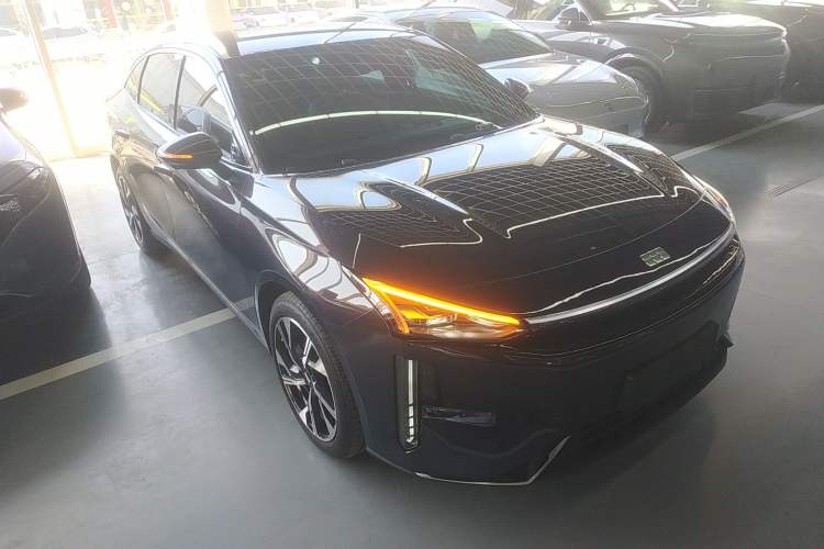 Used Geely Galaxy L6 2023 125km Starship Front Right 45 Deg