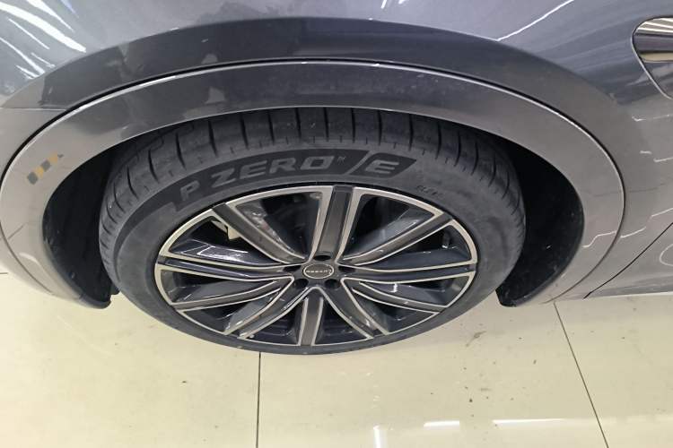 Used Hima Luxeed R7 2024 All-Electric 667 km Max