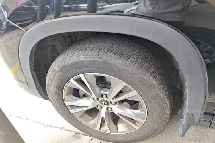 Used Toyota Highlander 2021 2.0T Two-Wheel Drive Elite Version 7-Seater
