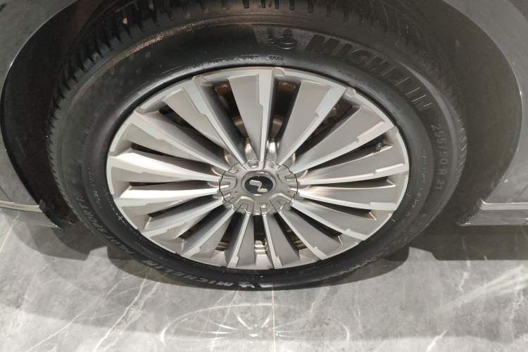 Used ONVO Luxeed L90 2025 Model—Max Six-Seater Version Left Front Wheel Hub