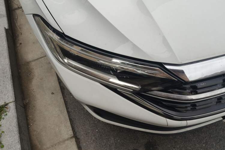 Used Volkswagen Sagitar 2023 300TSI DSG Flyover Edition Right Front Headlight