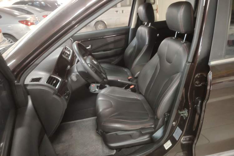 Used Dongfeng Fengon 370 2016 1.5L Manual Luxury Version SFG15-05 7 Seats