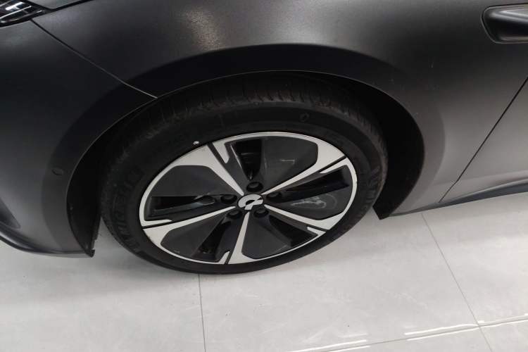 Used Nio ET5T 2023 75 kWh Touring Left Front Wheel Hub