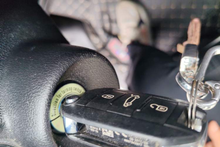 Used Peugeot 3008 2016 2.0L Automatic Classic Edition
