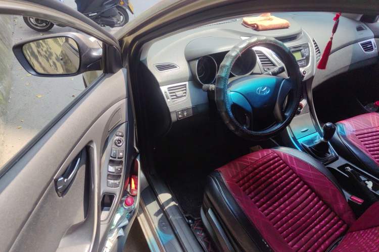 Used Hyundai Elantra (5th Generation / Langdong) 2015 1.6L Manual Leading Model
