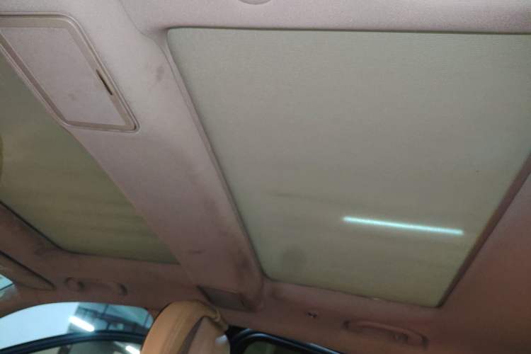 Used Mercedes-Benz E-Class 2015 E 260 L Sport & Fashion Model Headliner