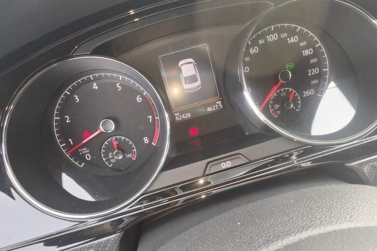 Used Volkswagen Lamando 2017 2.0T GTS Odometer Close Up