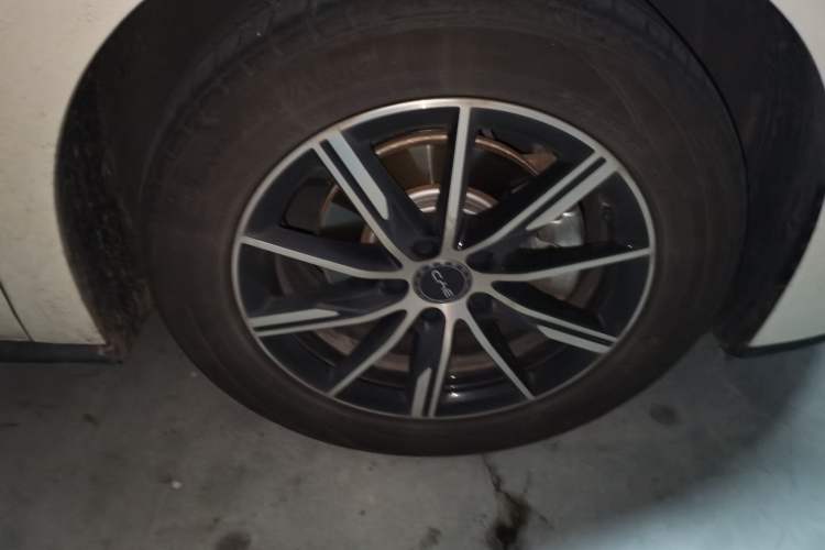 Used BYD Seal 06 New Energy 2024 DM-i 120KM Luxury Model Right Front Wheel Hub