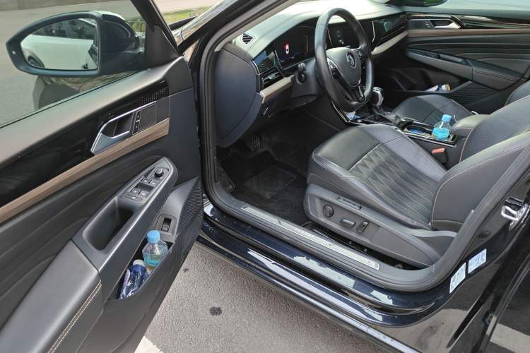 Used Volkswagen Passat 2019 330TSI Luxury Edition China VI Standard Driver Seat