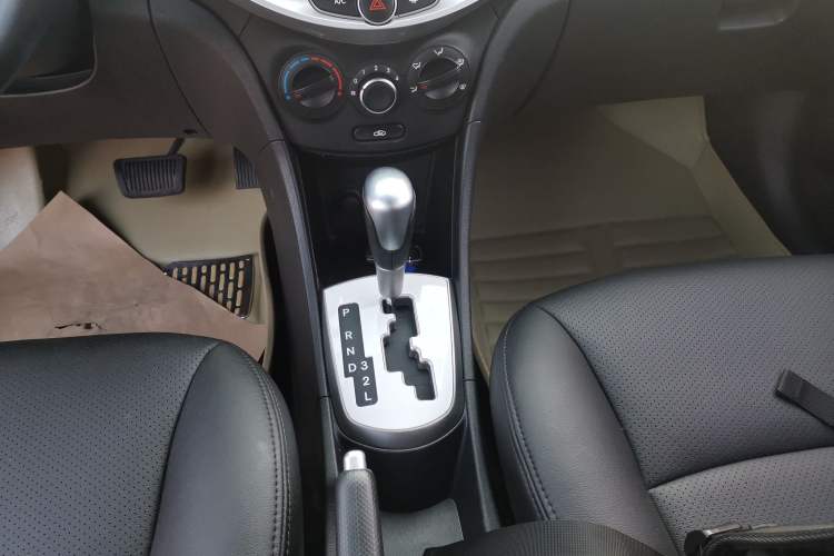 Used Hyundai Verna Ray 2014 1.6L Automatic TOP
