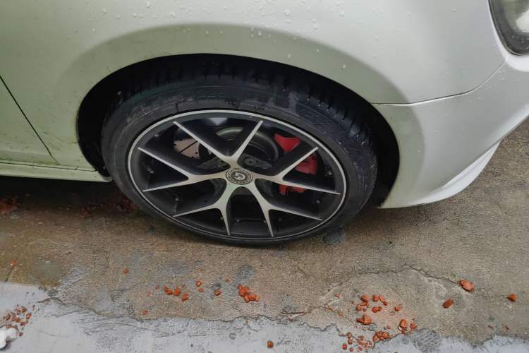 Used Volkswagen Golf 2013 2.0 TSI GTI Convertible Right Front Wheel Hub