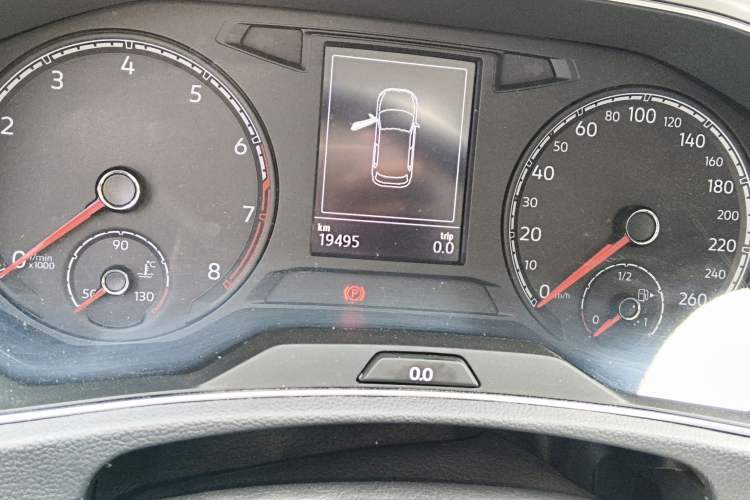 Used Volkswagen T-ROC 2022 280TSI DSG Two-Wheel Drive Elite PLUS Odometer Close Up