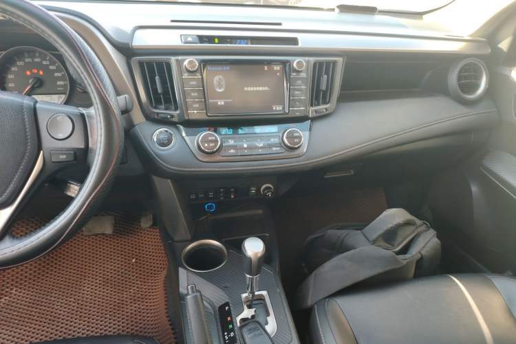 Used Toyota RAV4 2015 2.5L Automatic 4x4 Elite Edition
