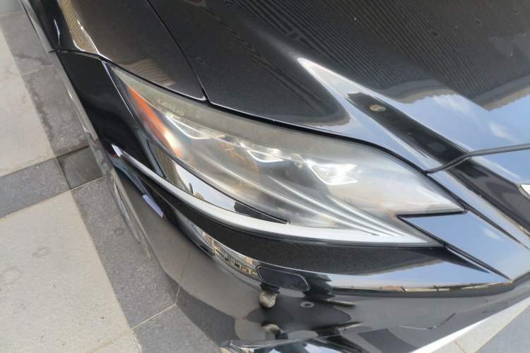 Used Lexus LS 2018 500h Executive Edition China VI Right Front Headlight