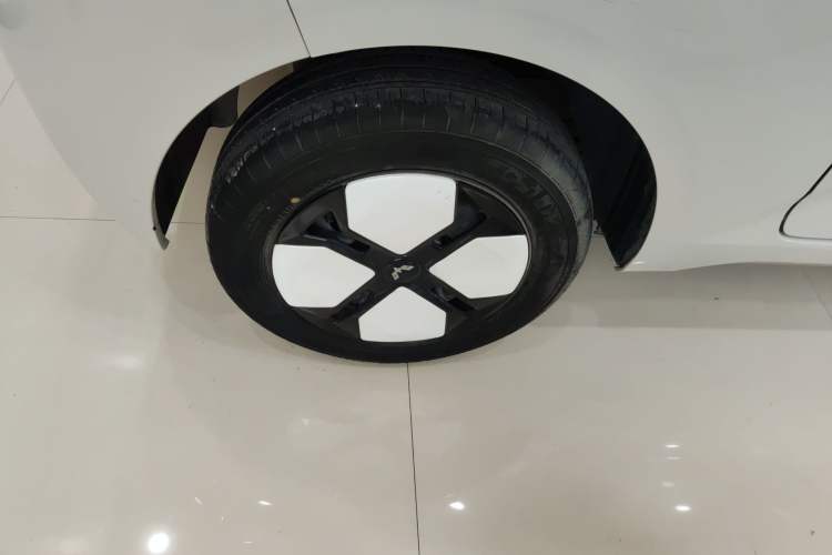 Used Wuling Hongguang MINIEV 2024 3rd Generation 215km Advanced Version Right Rear Wheel Hub