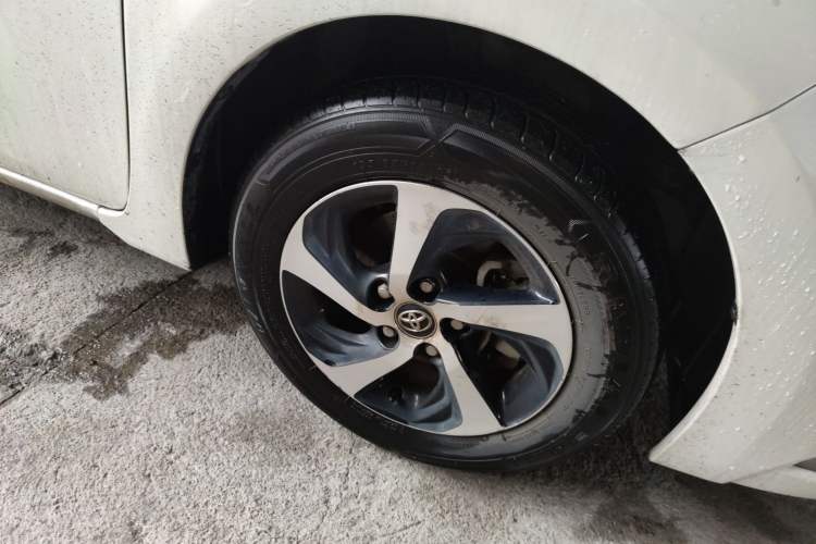 Used Toyota Levin 2017 Revised Dual-Engine 1.8H GS E-CVT Elite Sunroof Version China V Standard Right Front Wheel Hub