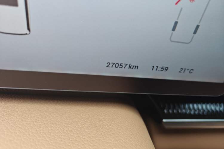 Used VOYAH Dream 2025 PHEV Four-Wheel Drive Prestige Kunpeng Edition Odometer Close Up