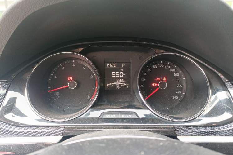 Used Volkswagen C-TREK 2017 230TSI DSG Luxury Model
