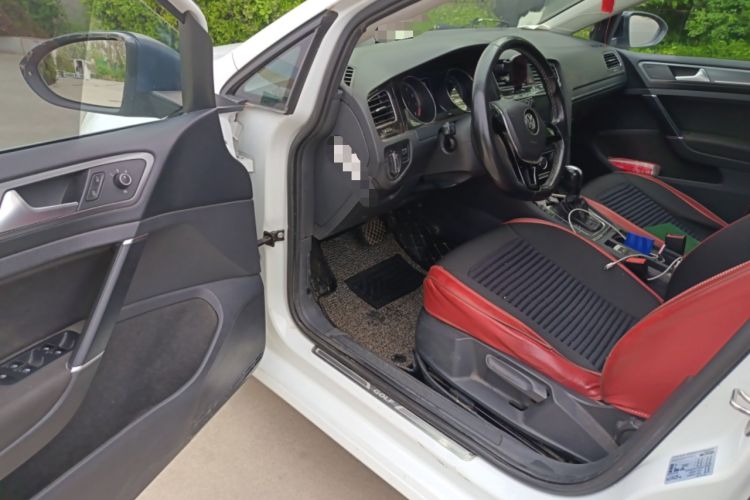 Used Volkswagen Golf 2017 1.6L Automatic Comfort Million-Vehicle Anniversary Edition Driver Seat