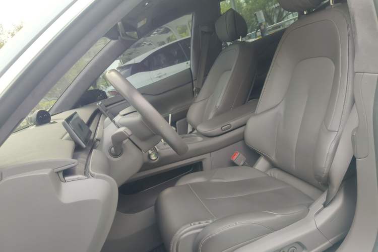 Used Nio ET7 2022 75 kWh Left Front Seat