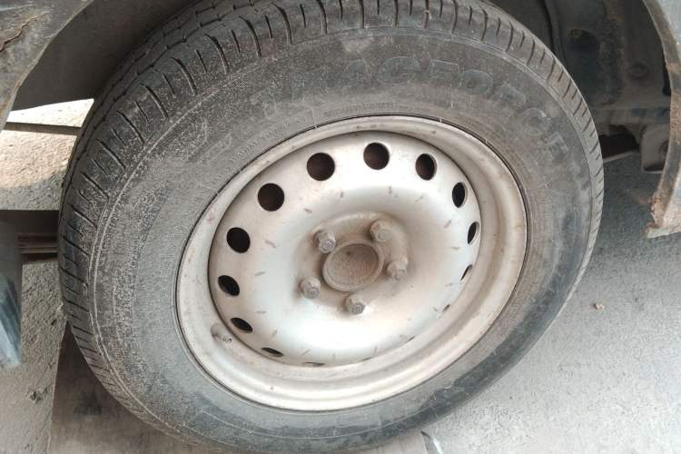 Used CHANGAN KAICHENG Ruixing M90 2016 2.0L Comfort Edition 4G94S Right Front Wheel Hub