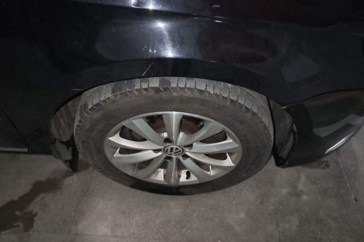 Used Volkswagen Magotan 2012 Revised 1.4 TSI Luxury Version Right Front Wheel Hub