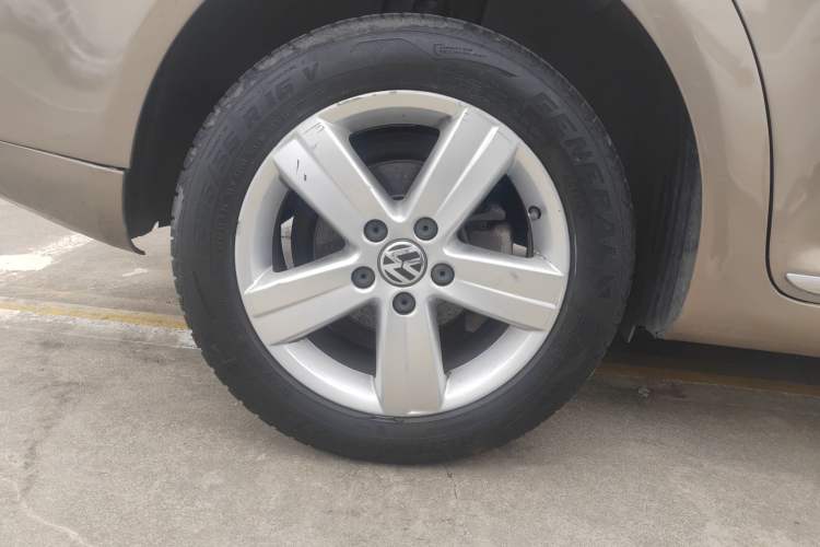 Used Volkswagen Touran 2015 1.4T DSG Comfort Edition 5 Seats Right Rear Wheel Hub