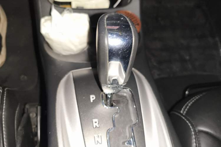 Used Dodge Journey 2013 2.4L Two-Wheel Drive Luxury Version Gear Lever