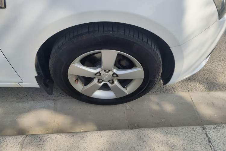 Used Chevrolet Cruze 2013 1.6L SE MT Right Front Wheel Hub