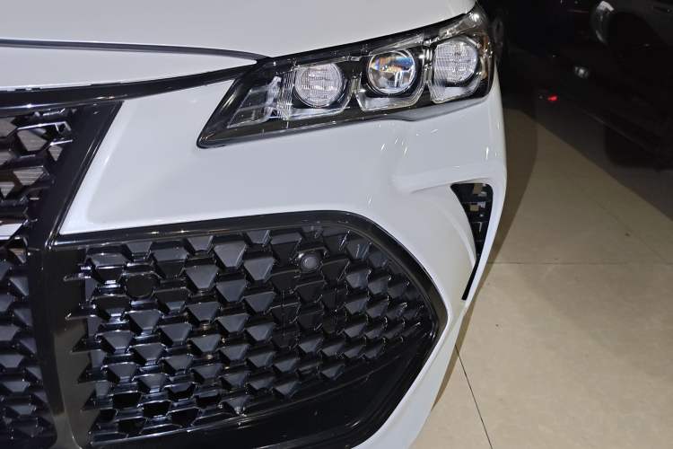 Used Toyota Avalon 2019 2.0L XLE Premium Edition China VI
