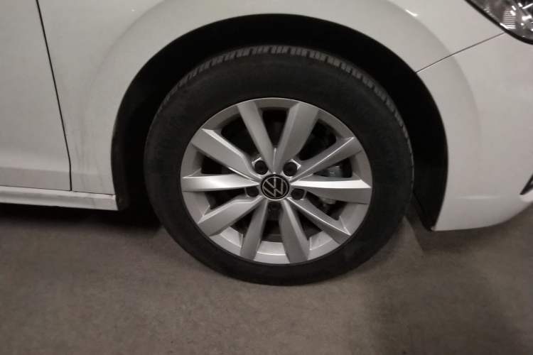 Used Volkswagen Bora 2021 1.5L Automatic Comfort Smart Connect Edition Right Front Wheel Hub