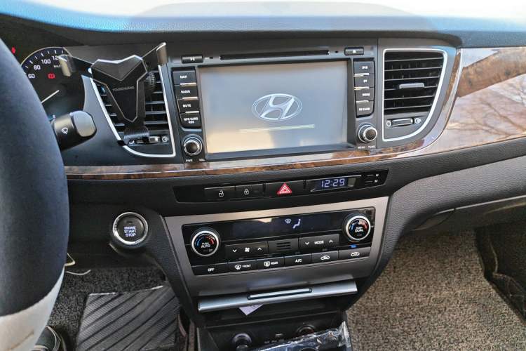 Used Hyundai Mistra 2014 1.8L Automatic Deluxe DLX Model Audio And AC Panel