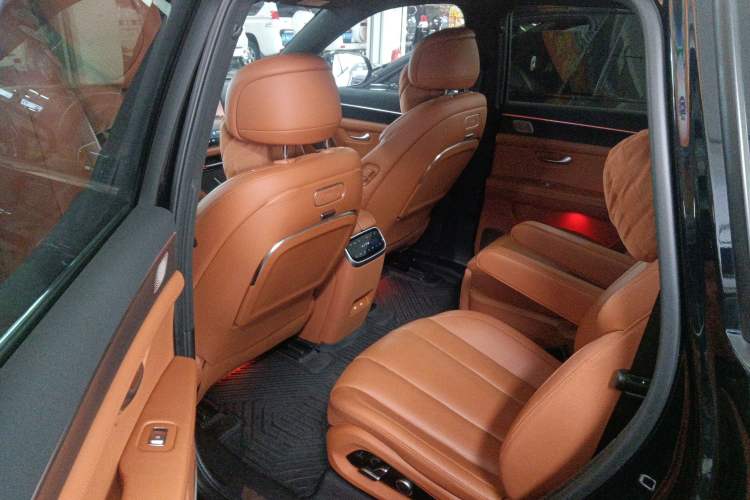 Used Hima AITO M7 2024 1.5T Intelligent Driving 4WD Ultra Version 6 Seats Left Rear Seat