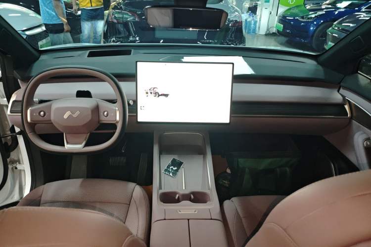 Used ONVO L60 2024 60 kWh Rear-Drive Version Center Console