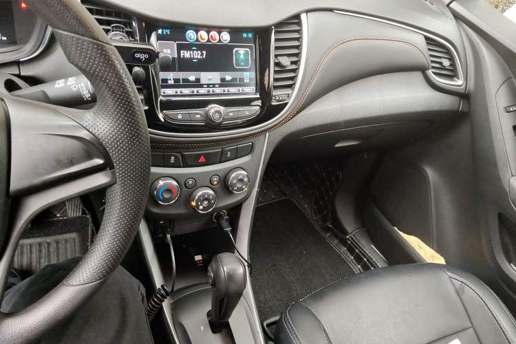 Used Chevrolet Trax 2018 330T Automatic Two-Wheel Drive Elite Model Audio And AC Panel