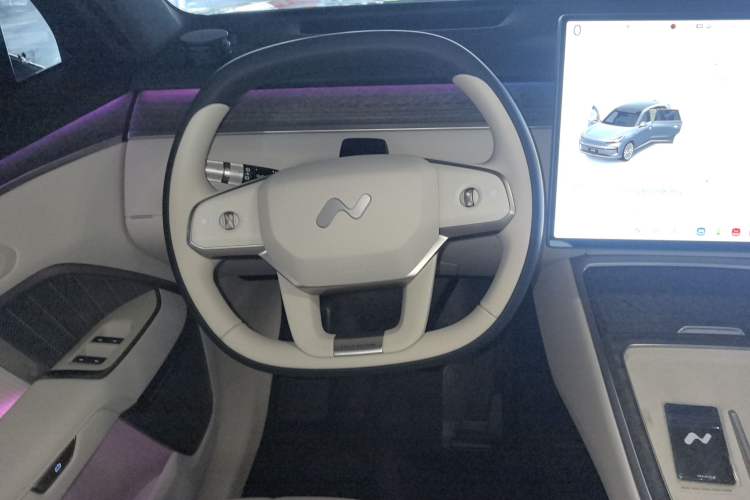 Used ONVO Luxeed L90 2025 Model—Max Six-Seater Version