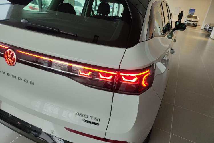 Used Volkswagen Tavendor 2024 380TSI All-Wheel Drive R-Line Cruise Edition
