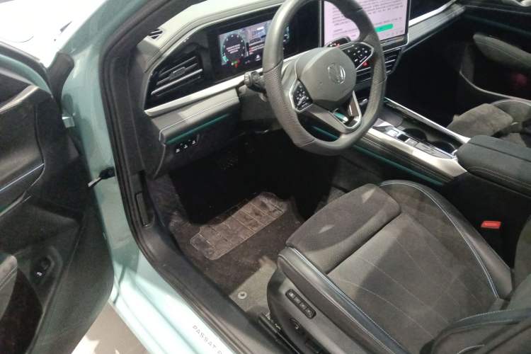 Used Volkswagen Passat 2025 Pro 380TSI Starry Dragon Luxury Edition