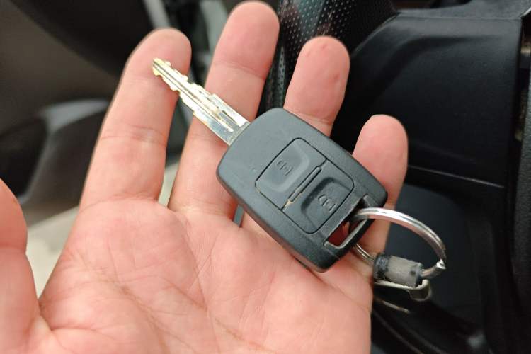 Used Wuling Hongguang V 2022 1.5L Jingqu Edition Enclosed-Window Vehicle with Hydraulic Power Steering LAR
